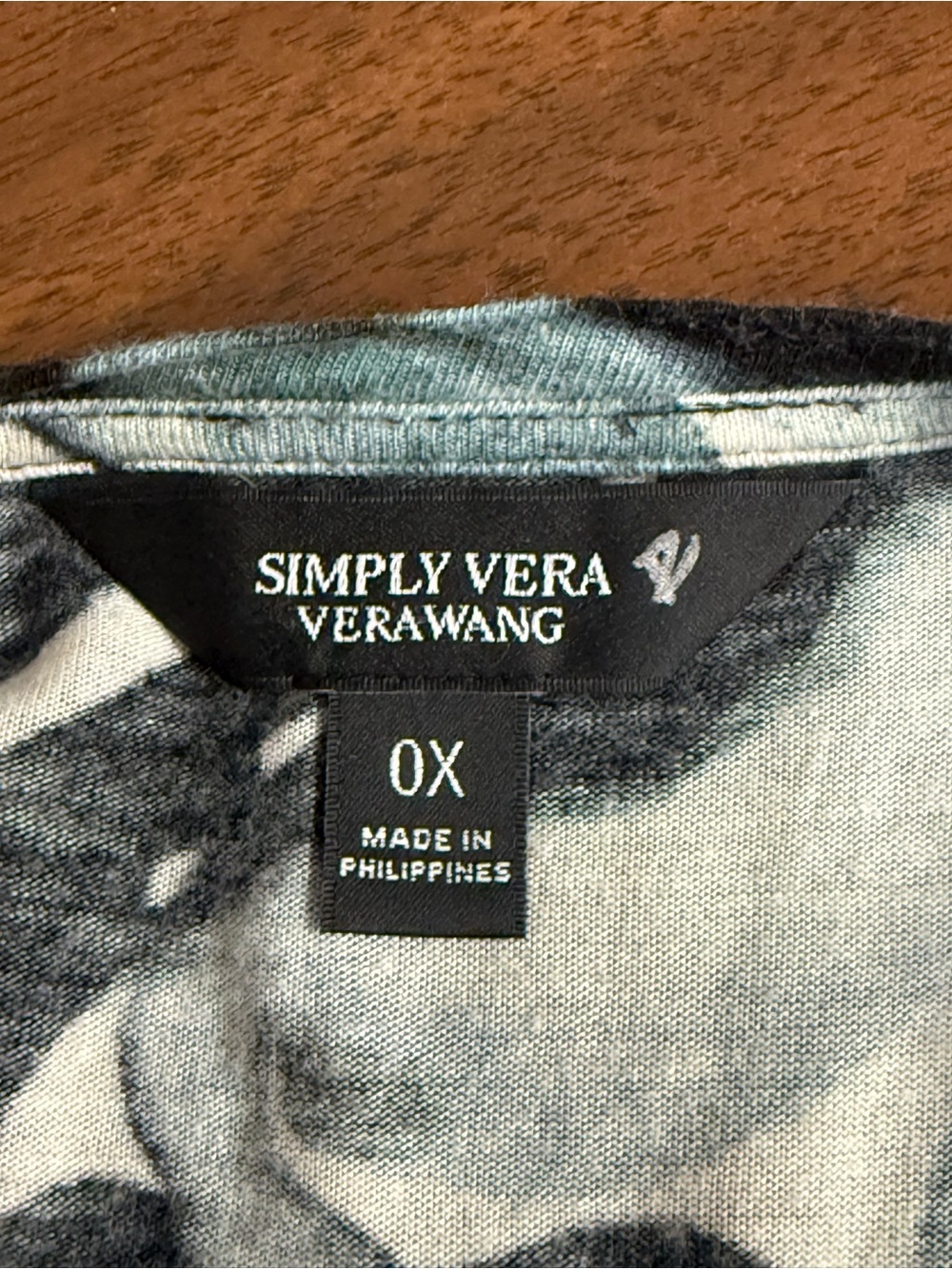 Simply Vera Wang 0X Black Gray Abstract Floral Scoop Neck Tunic Top Plus Size - Picture 7 of 10